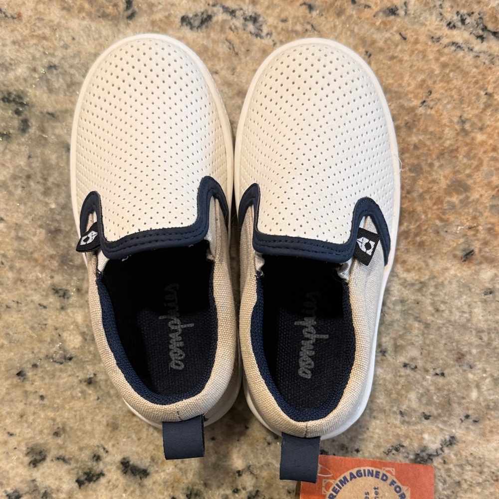 oomphies Kids Slip-On Sneakers in White and Navy